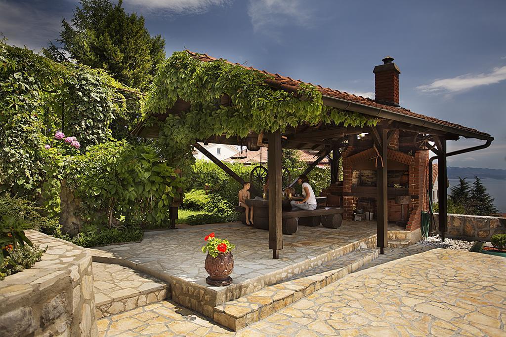 Apartments Petricic With Swimming Pool Ičići Eksteriør bilde