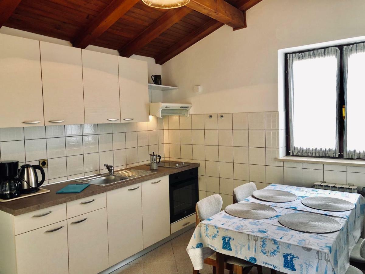 Apartments Petricic With Swimming Pool Ičići Eksteriør bilde